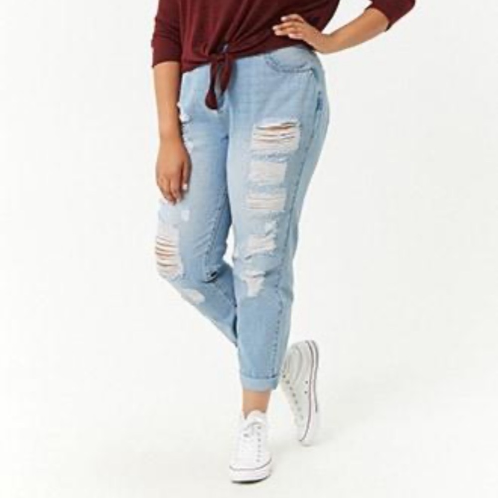 Forever 21 distressed boyfriend jeans. Size 14